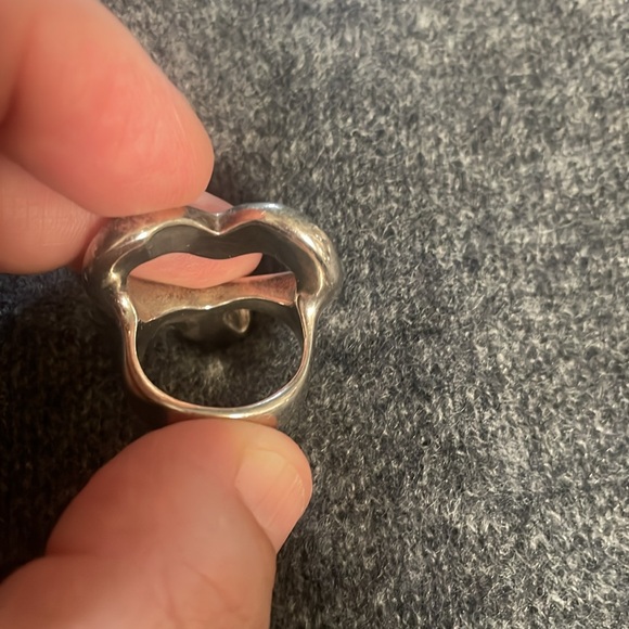 Uno de 50 Silver Silver Nailed Heart Ring - Picture 4 of 7